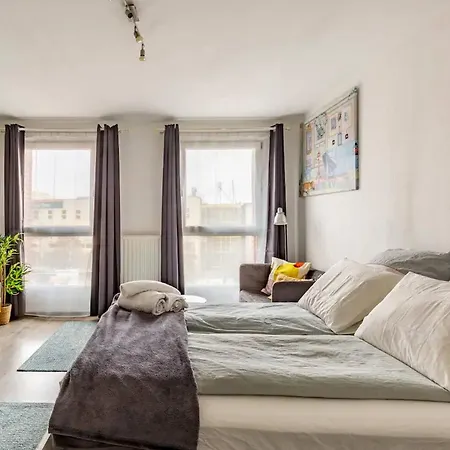 Cozy In With Modern Amenities