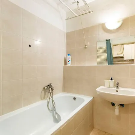 Cozy In With Modern Amenities