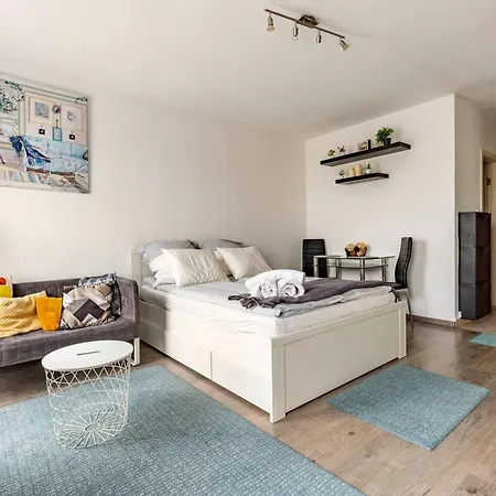Cozy In With Modern Amenities